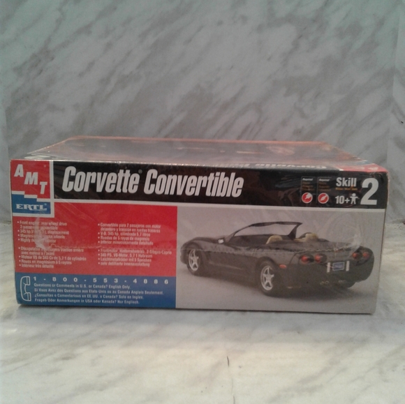 NEW sealed AMT Ertl 1:25 scale Corvette Convertible Model Kit - Picture 2 of 4